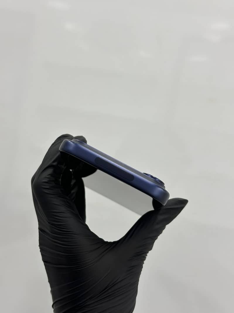 Apple iPhone 17 Pro Max 4