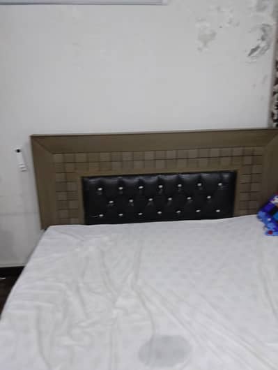 bed with 2 side tables