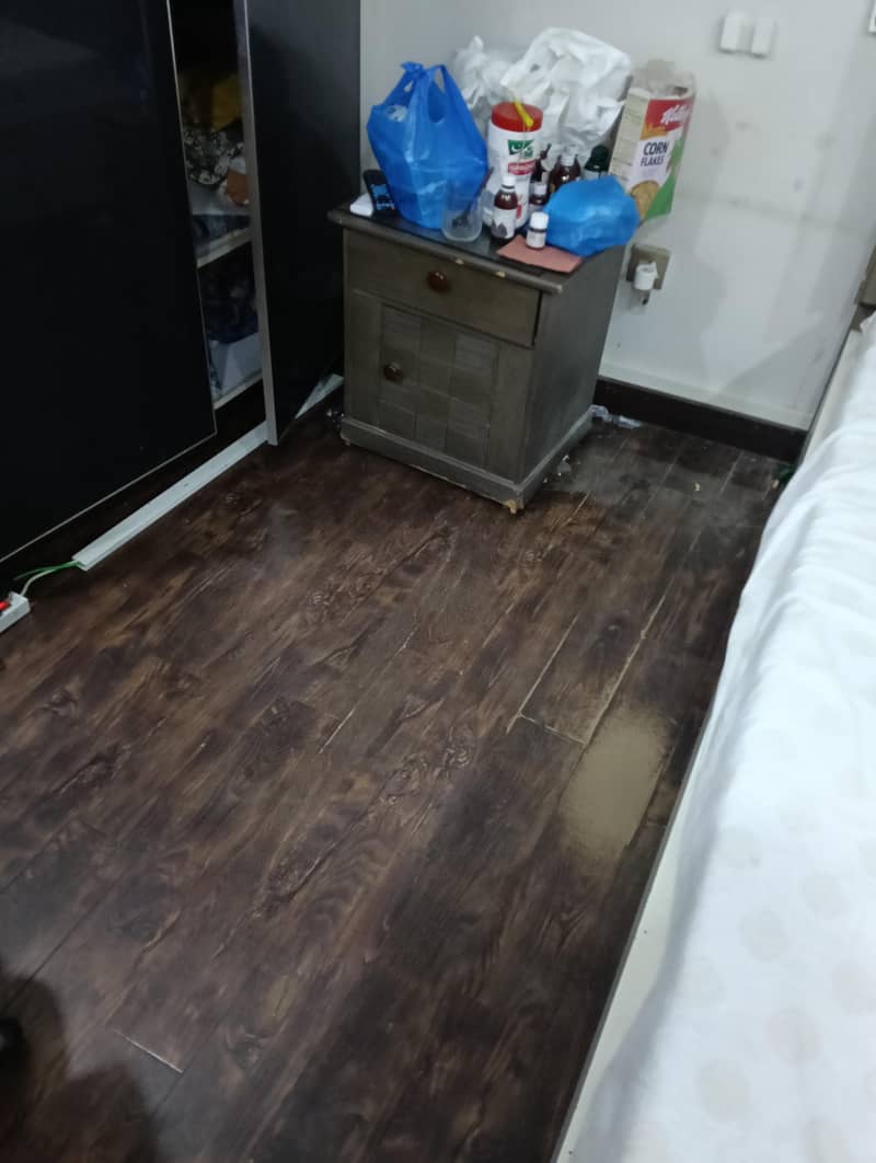 bed with 2 side tables 2