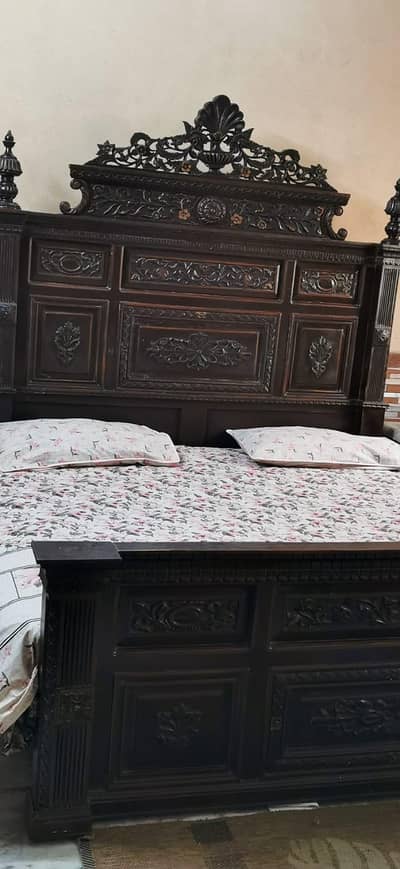 chunuti wooden bed