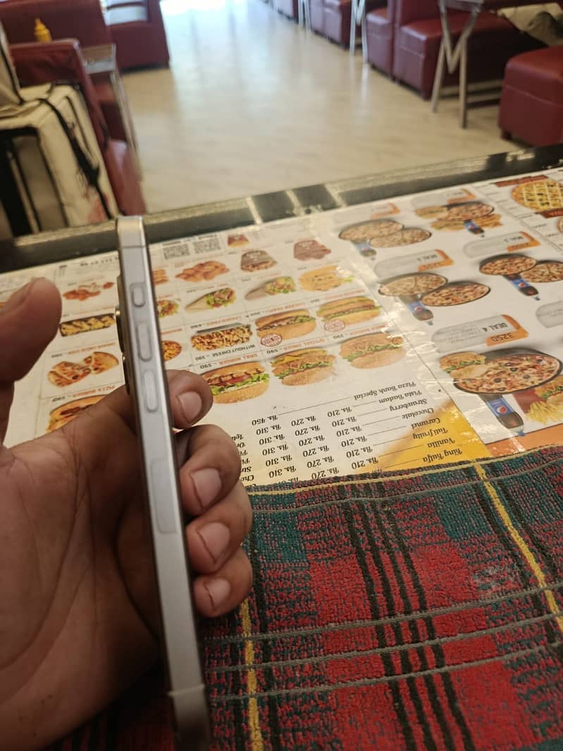 Apple iPhone 15 Pro 2