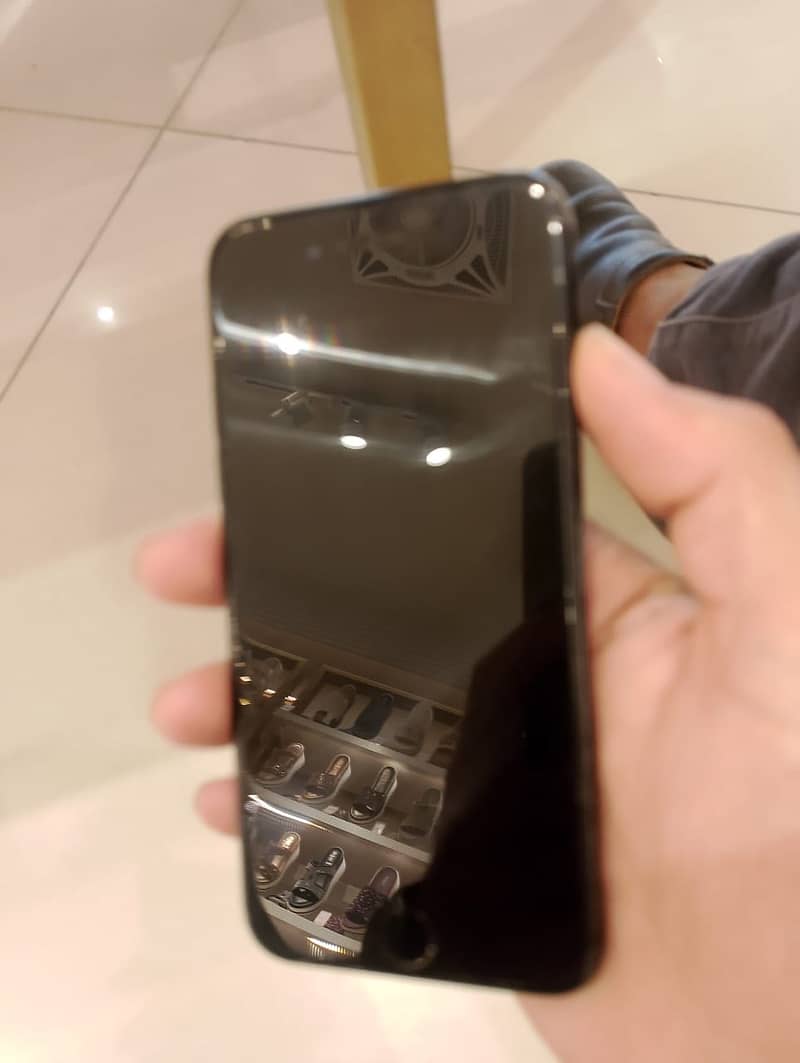 Apple iPhone 7 Plus 1