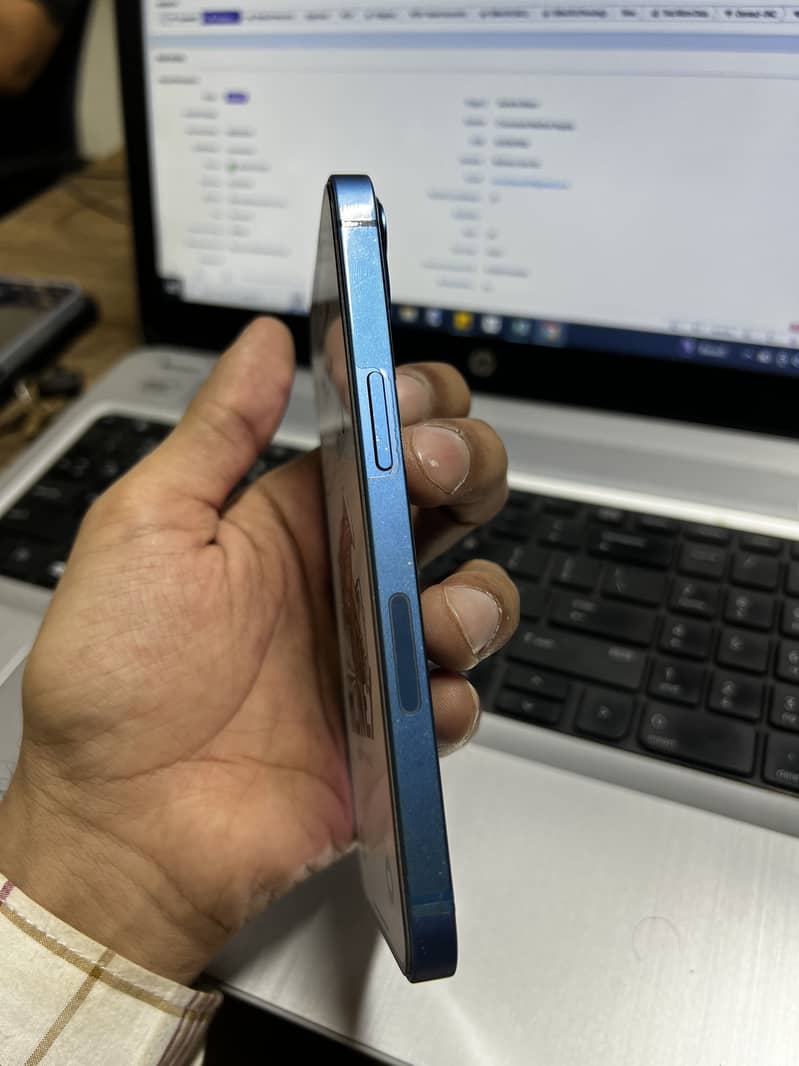 Apple iPhone 13 2