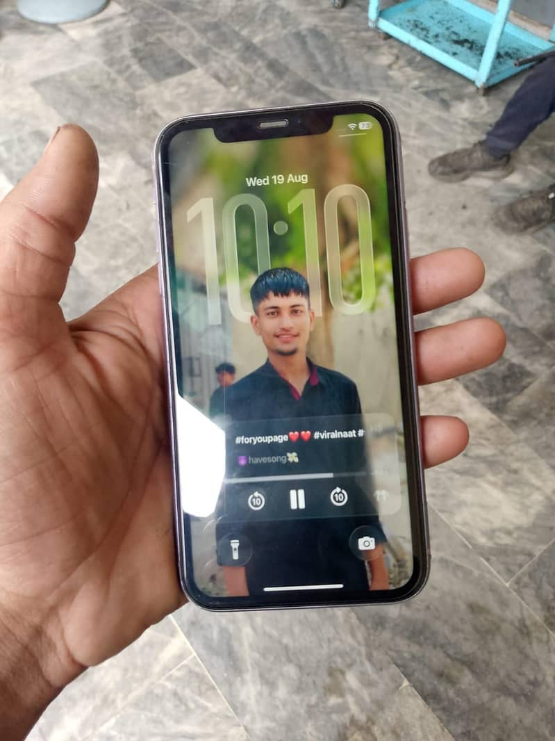 Apple iPhone 11 4