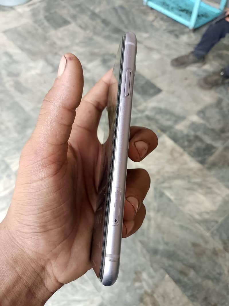 Apple iPhone 11 5