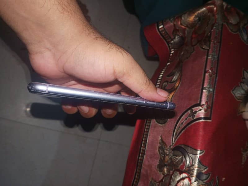 Apple iPhone 11 3
