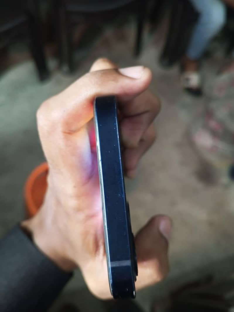 Apple iPhone 12 4