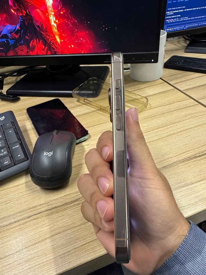 Apple iPhone 16 Pro 3