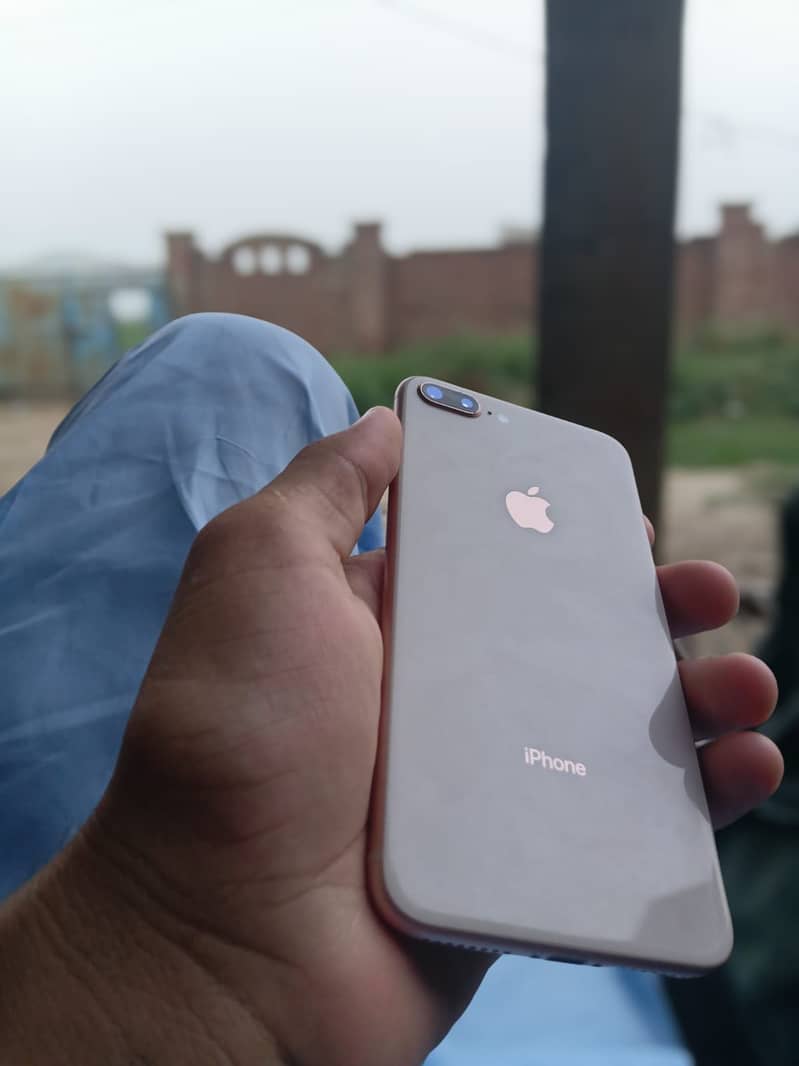 Apple iPhone 8 Plus 7