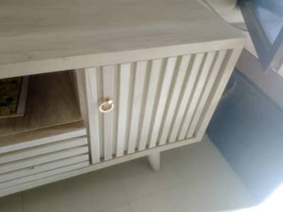 LCD table available for sale