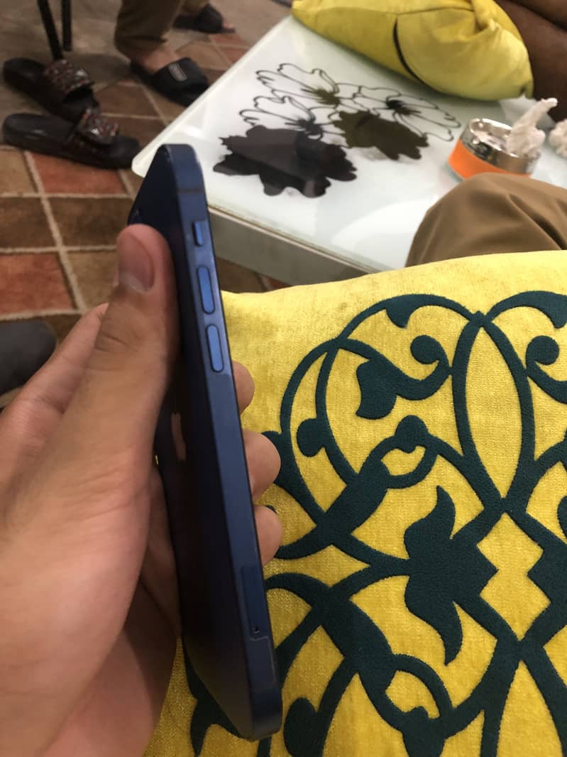 Apple iPhone 12 2