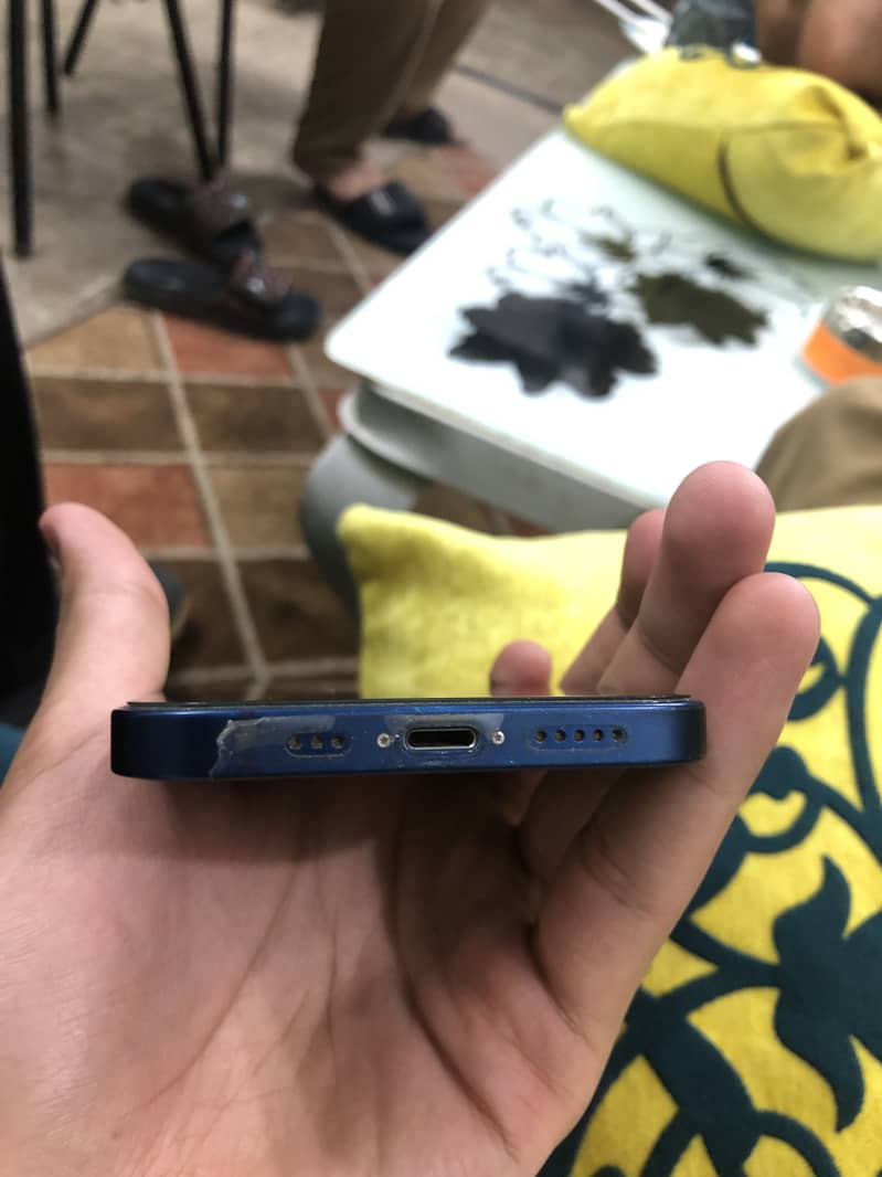 Apple iPhone 12 3