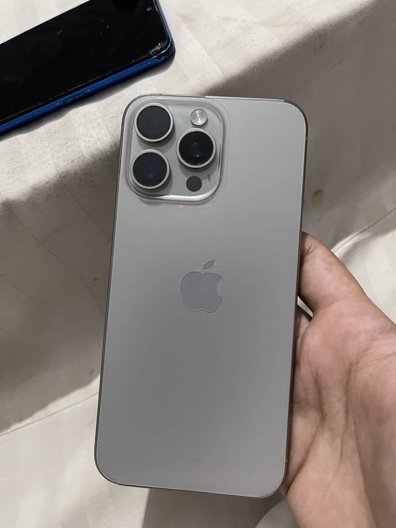 Apple iPhone 15 Pro Max 0