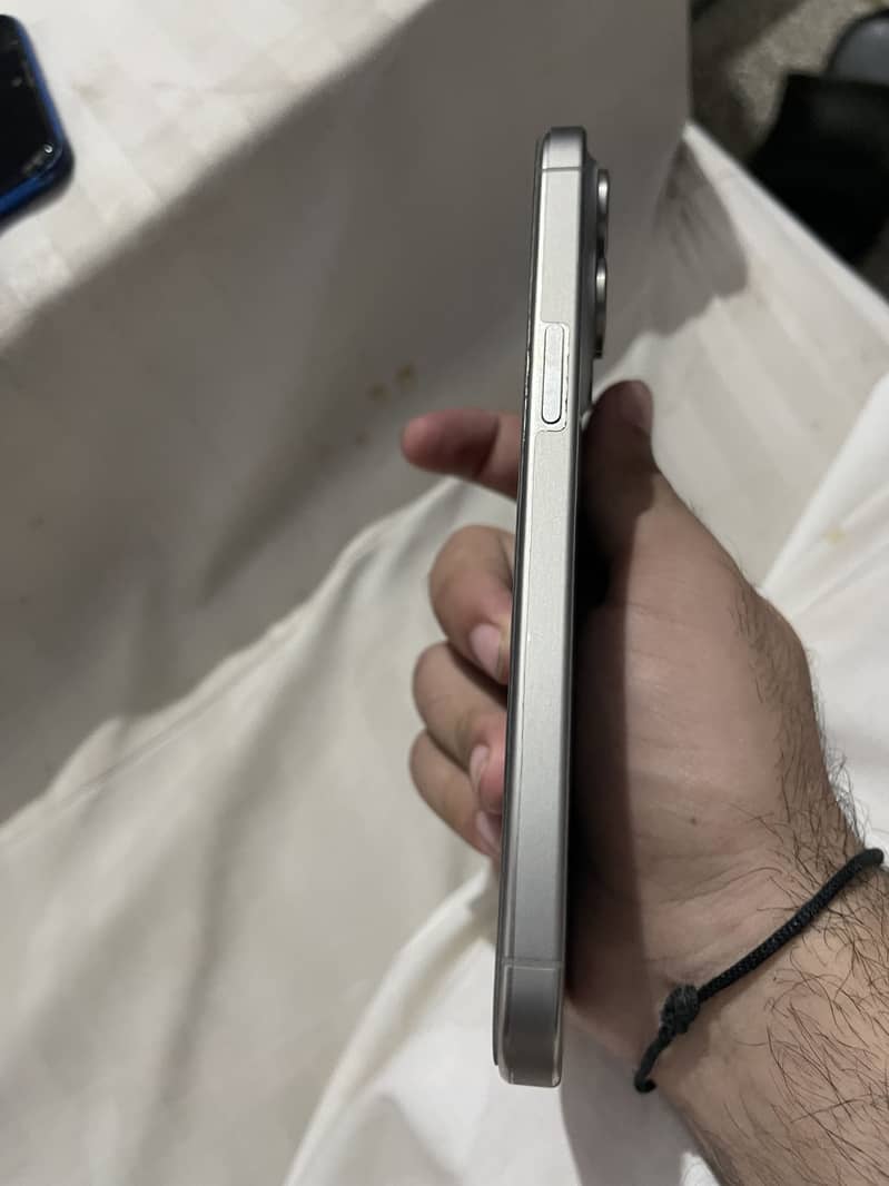 Apple iPhone 15 Pro Max 3