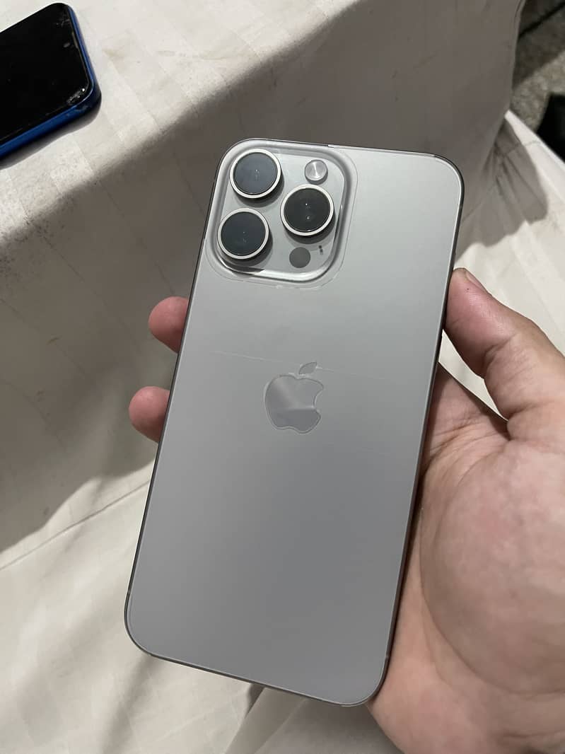 Apple iPhone 15 Pro Max 4