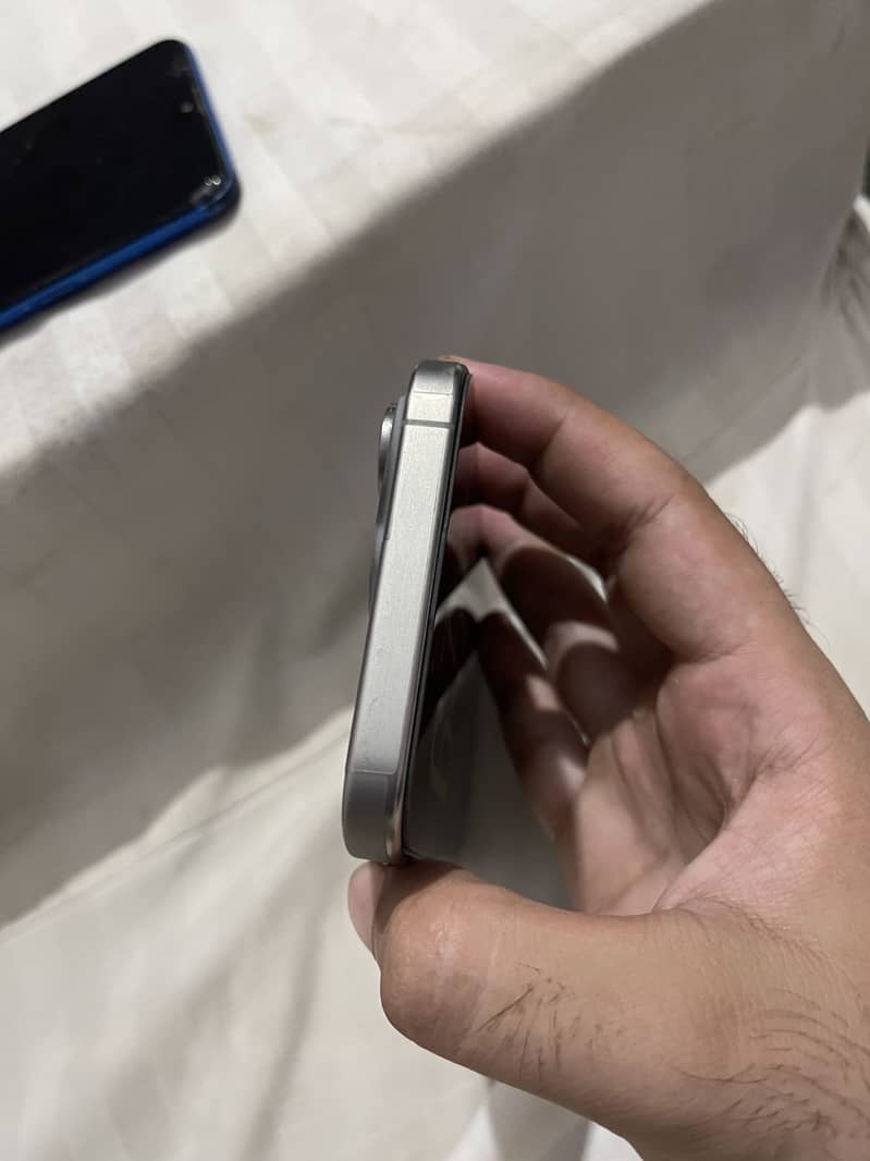 Apple iPhone 15 Pro Max 5