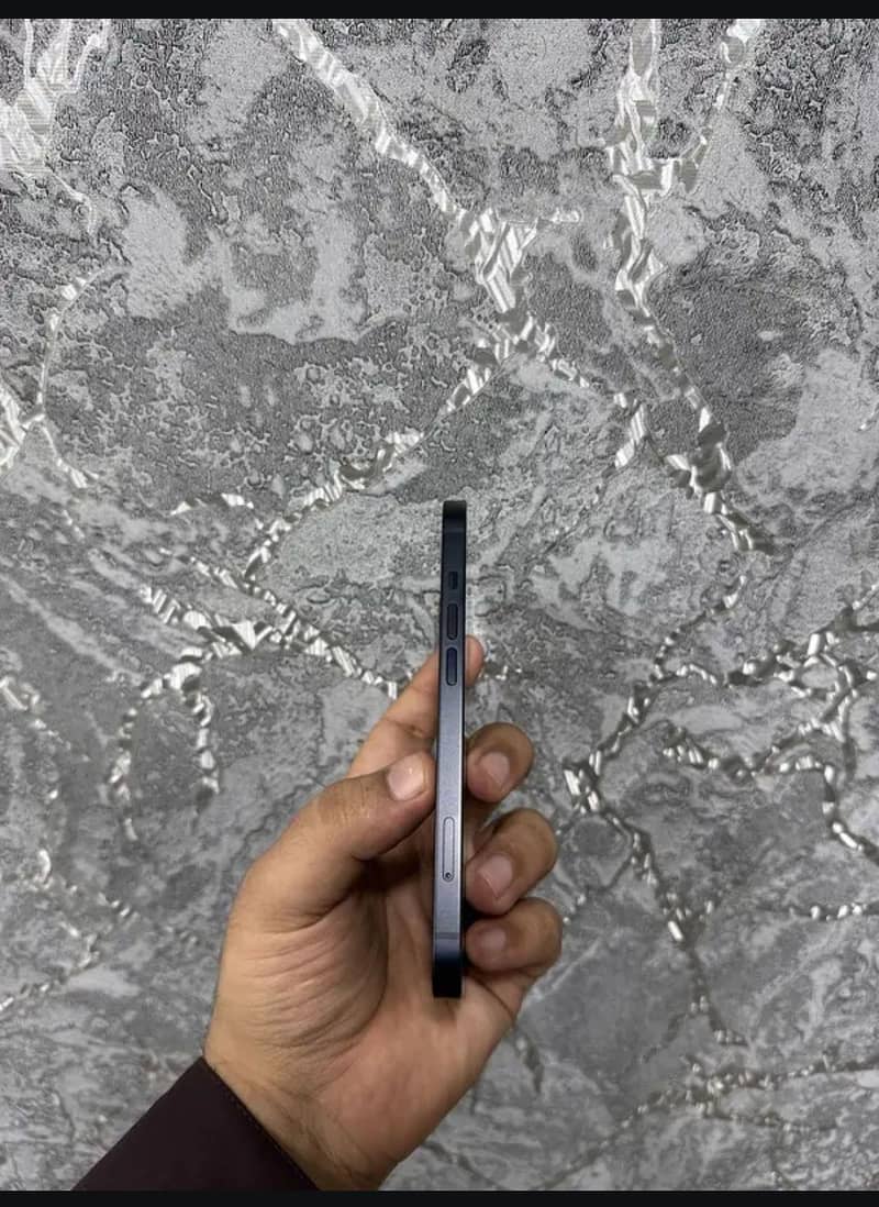Apple iPhone 13 4