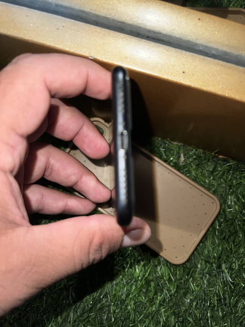 Apple iPhone 7 3