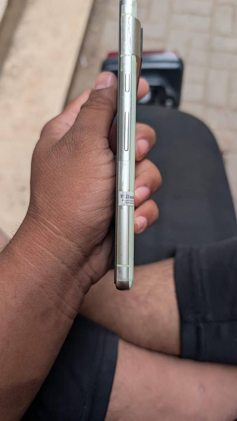 Google Pixel 7 4