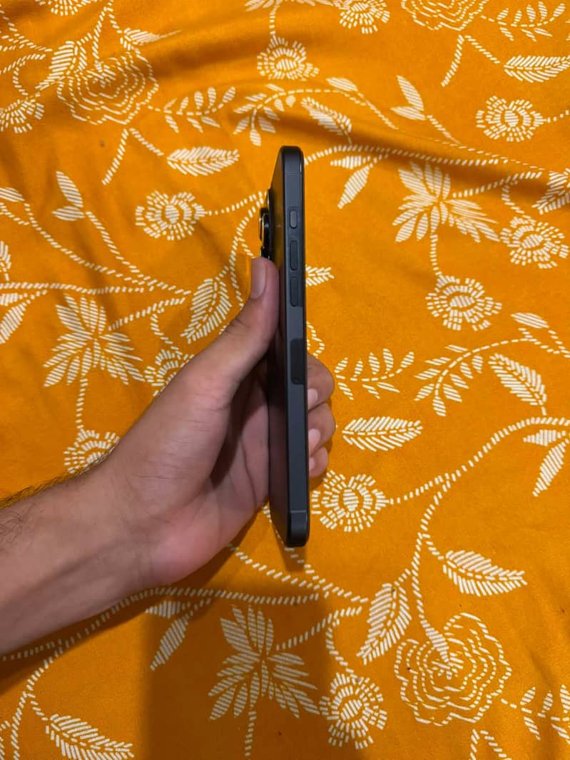 Apple iPhone 16 Pro Max 3