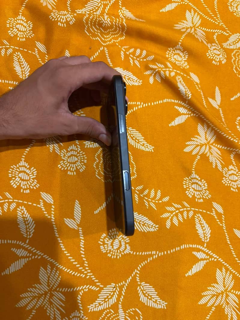 Apple iPhone 16 Pro Max 5
