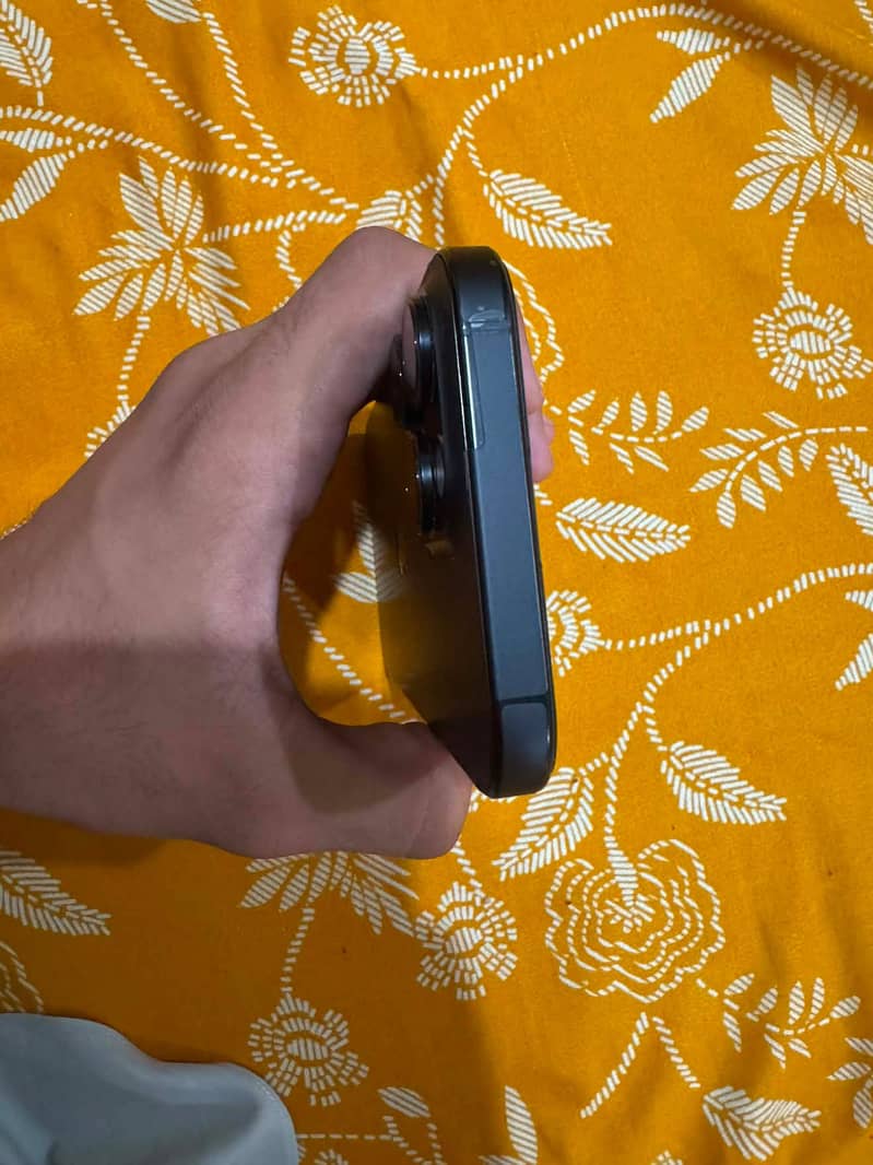 Apple iPhone 16 Pro Max 7