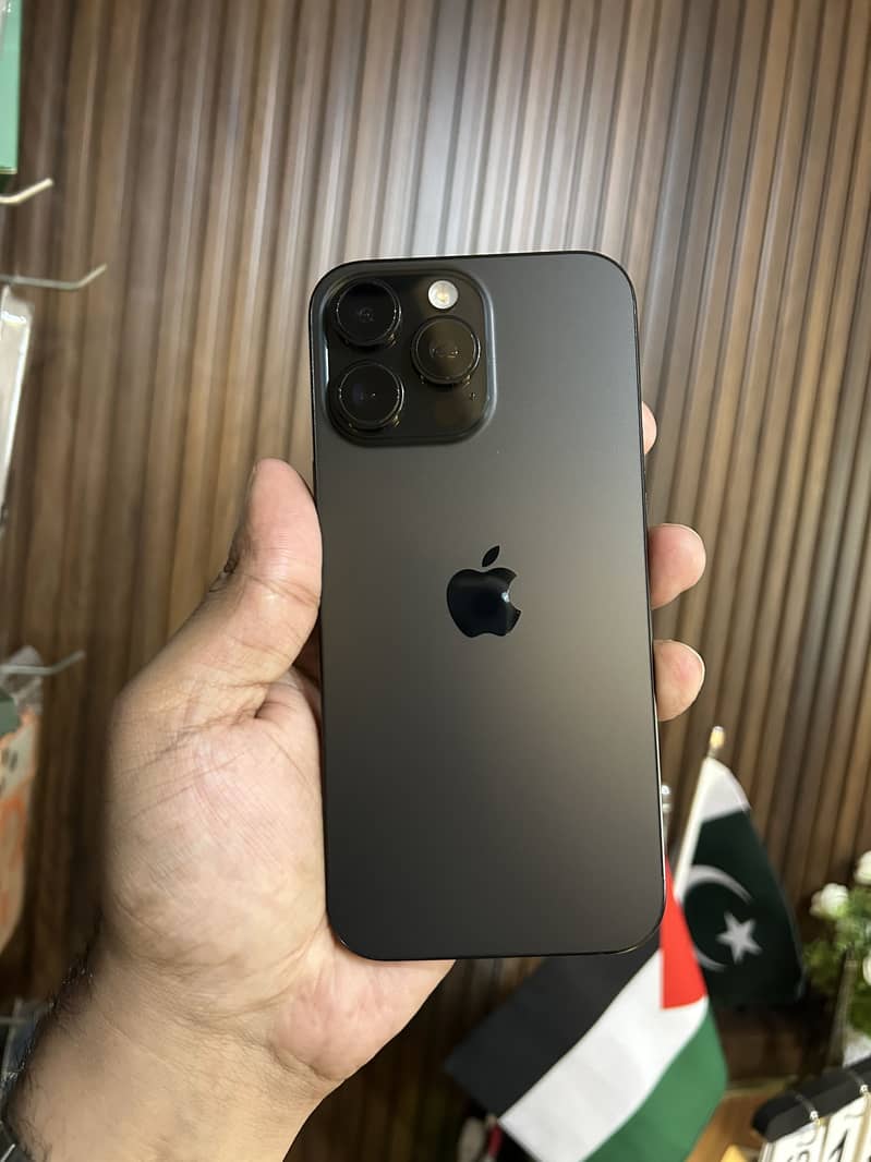 Apple iPhone 16 Pro Max 2