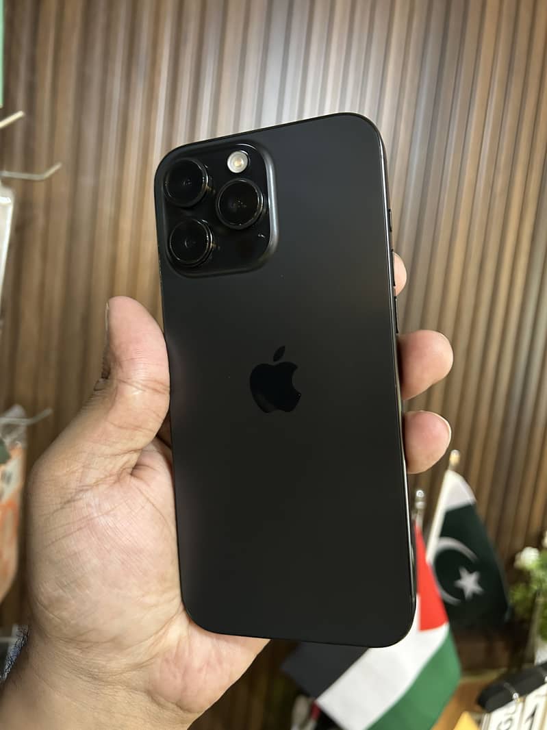 Apple iPhone 16 Pro Max 3