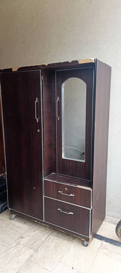 Almari Urgent Sale