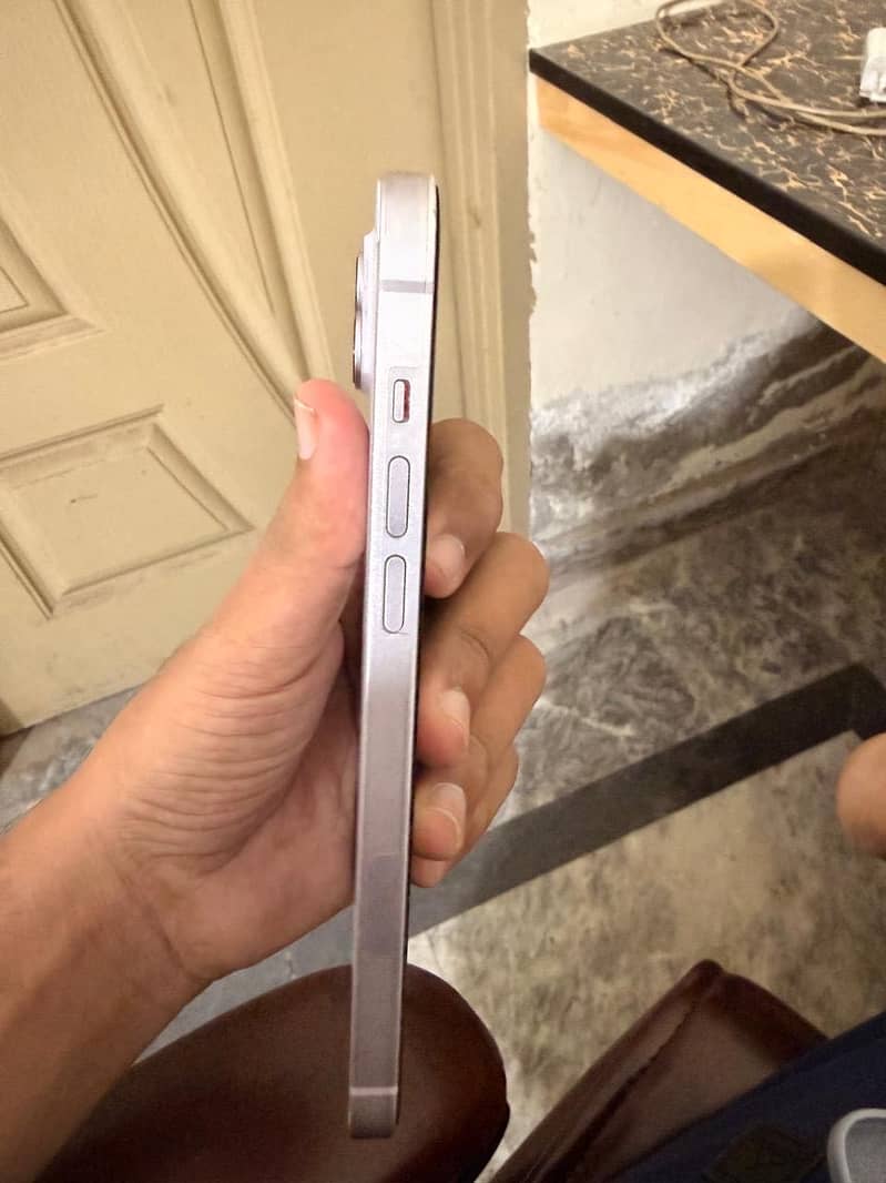 Apple iPhone 14 plus 3