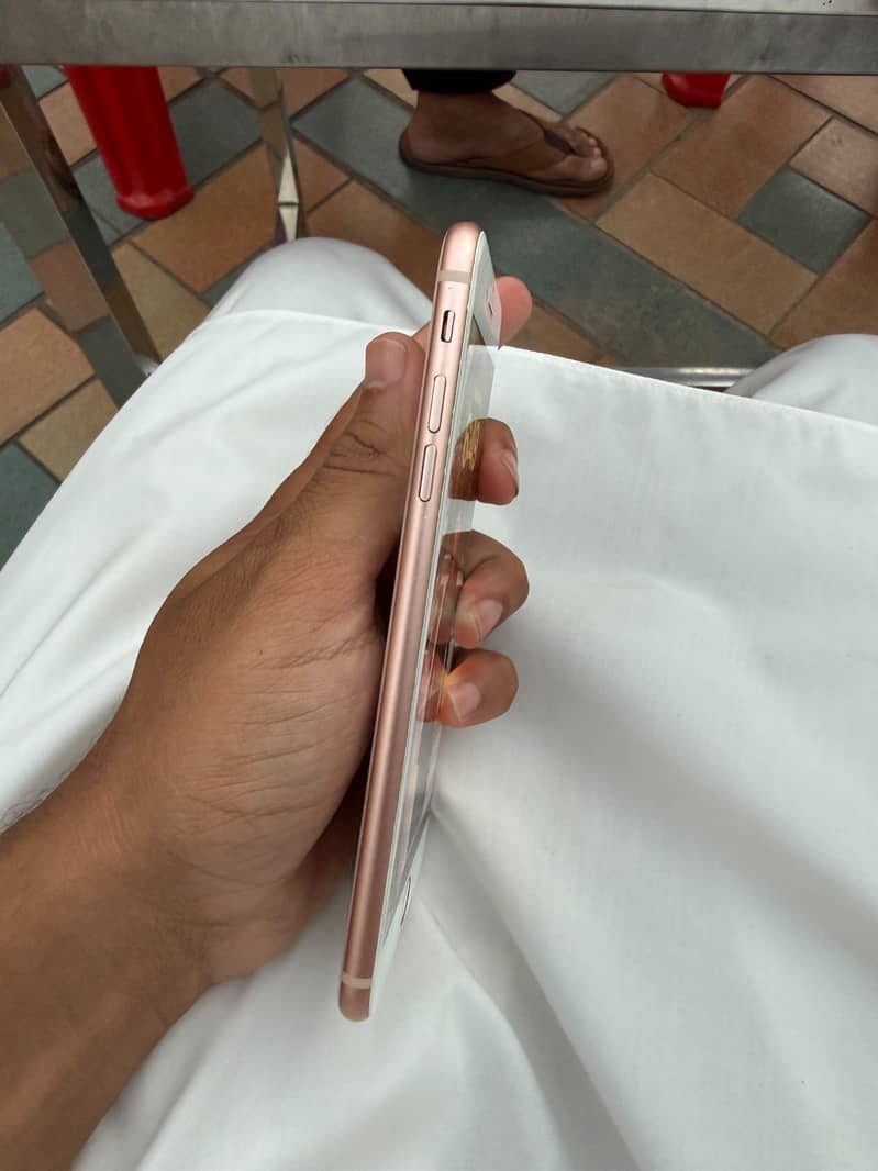 Apple iPhone 8 Plus 6