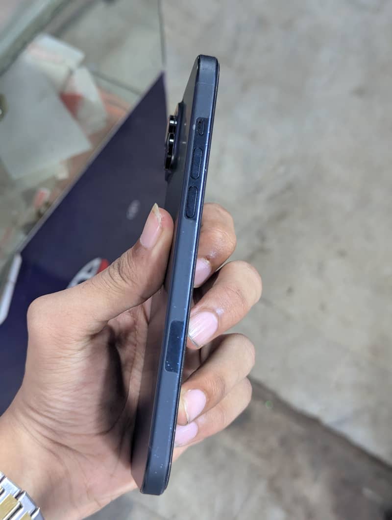Apple iPhone 15 plus 3