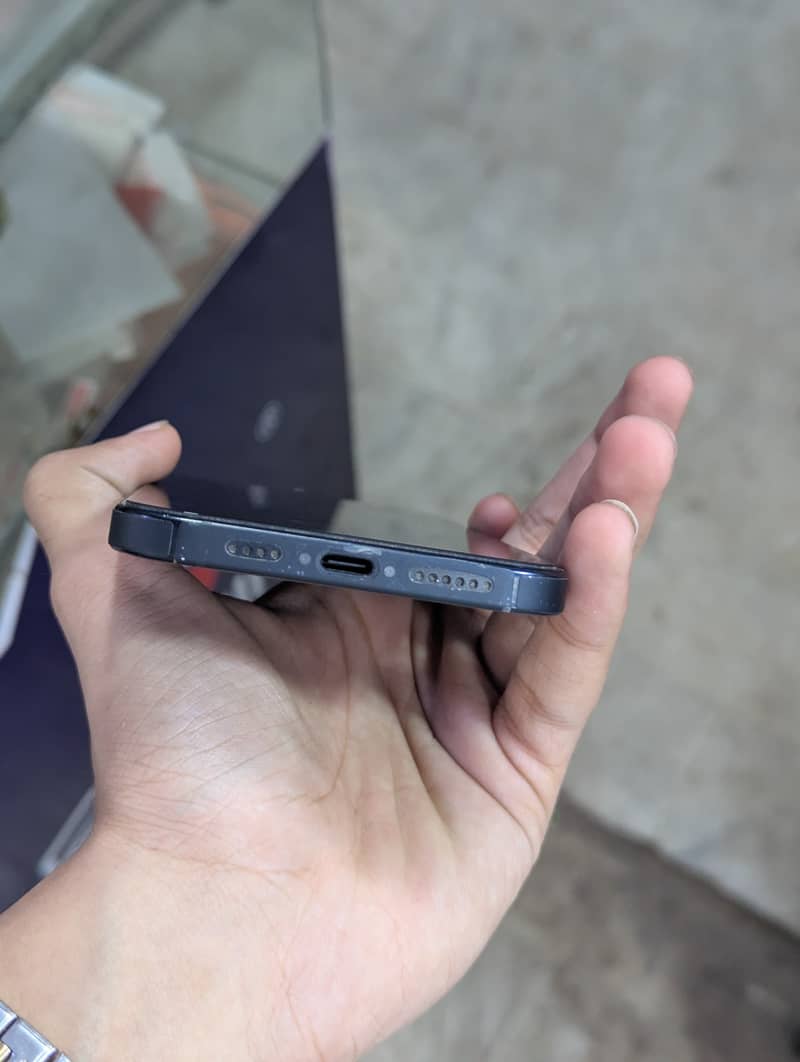 Apple iPhone 15 plus 4