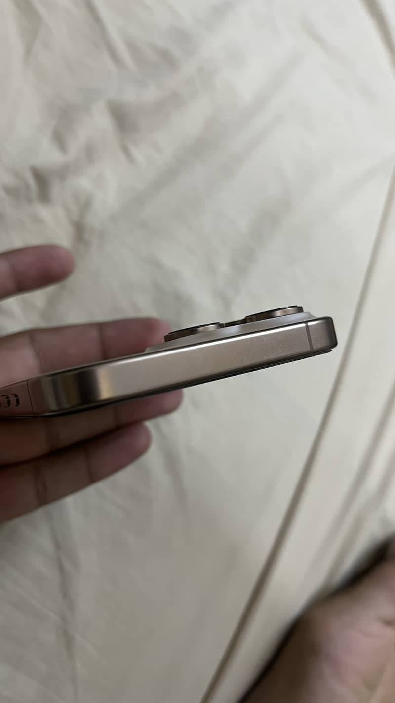 Apple iPhone 16 Pro Max 3