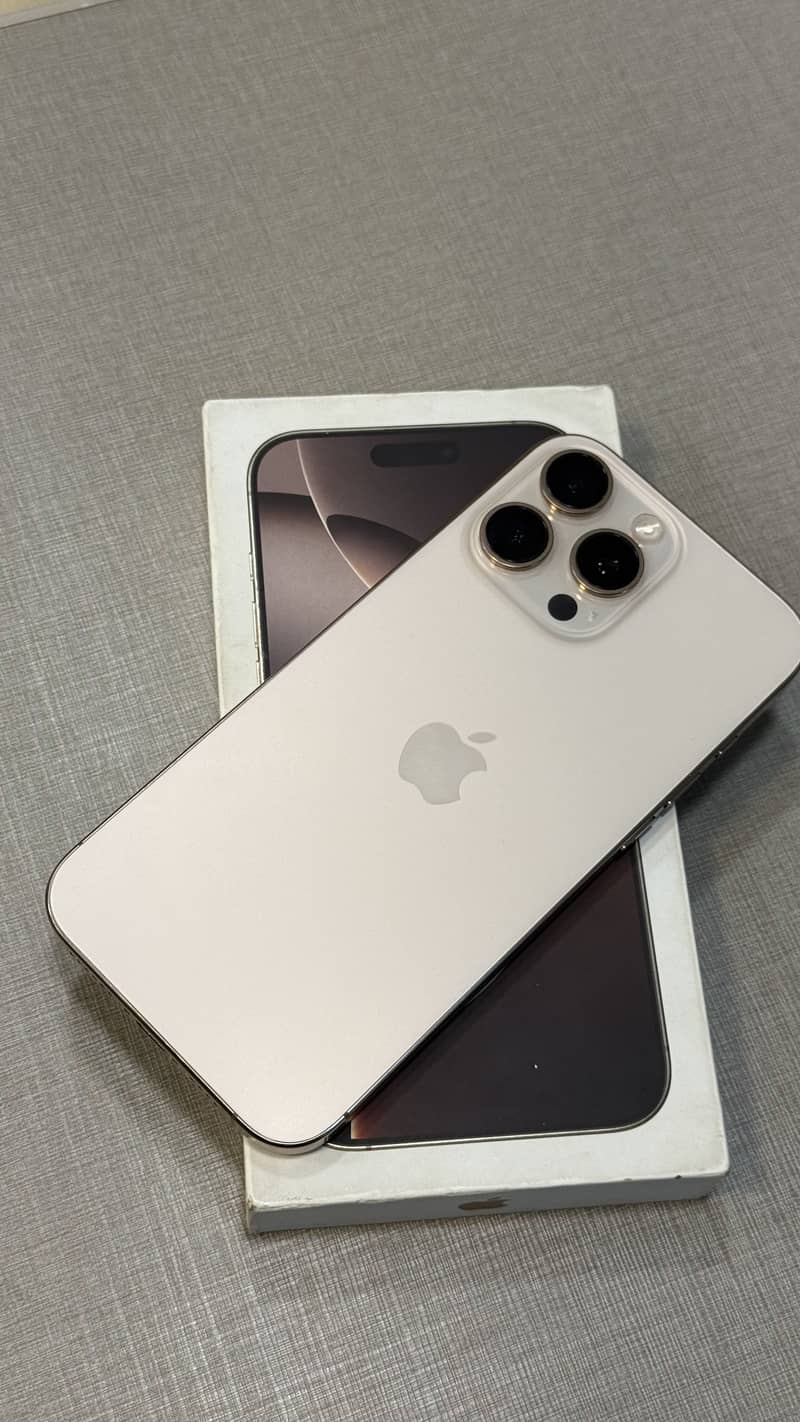 Apple iPhone 16 Pro Max 0