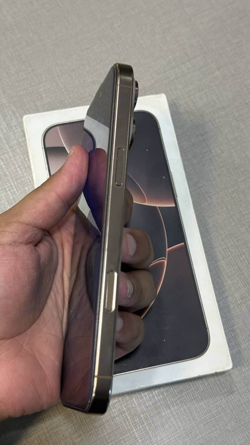 Apple iPhone 16 Pro Max 2