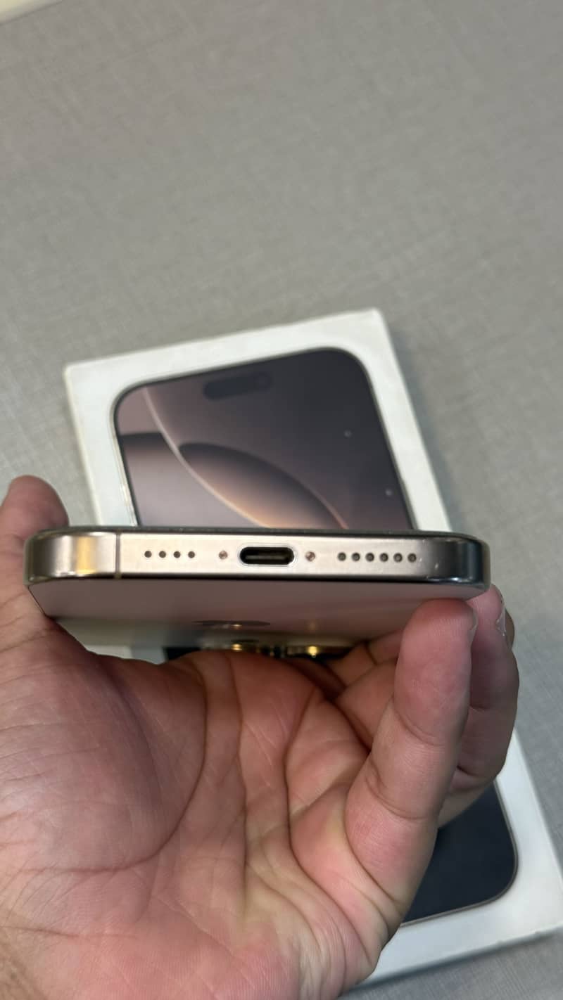 Apple iPhone 16 Pro Max 3