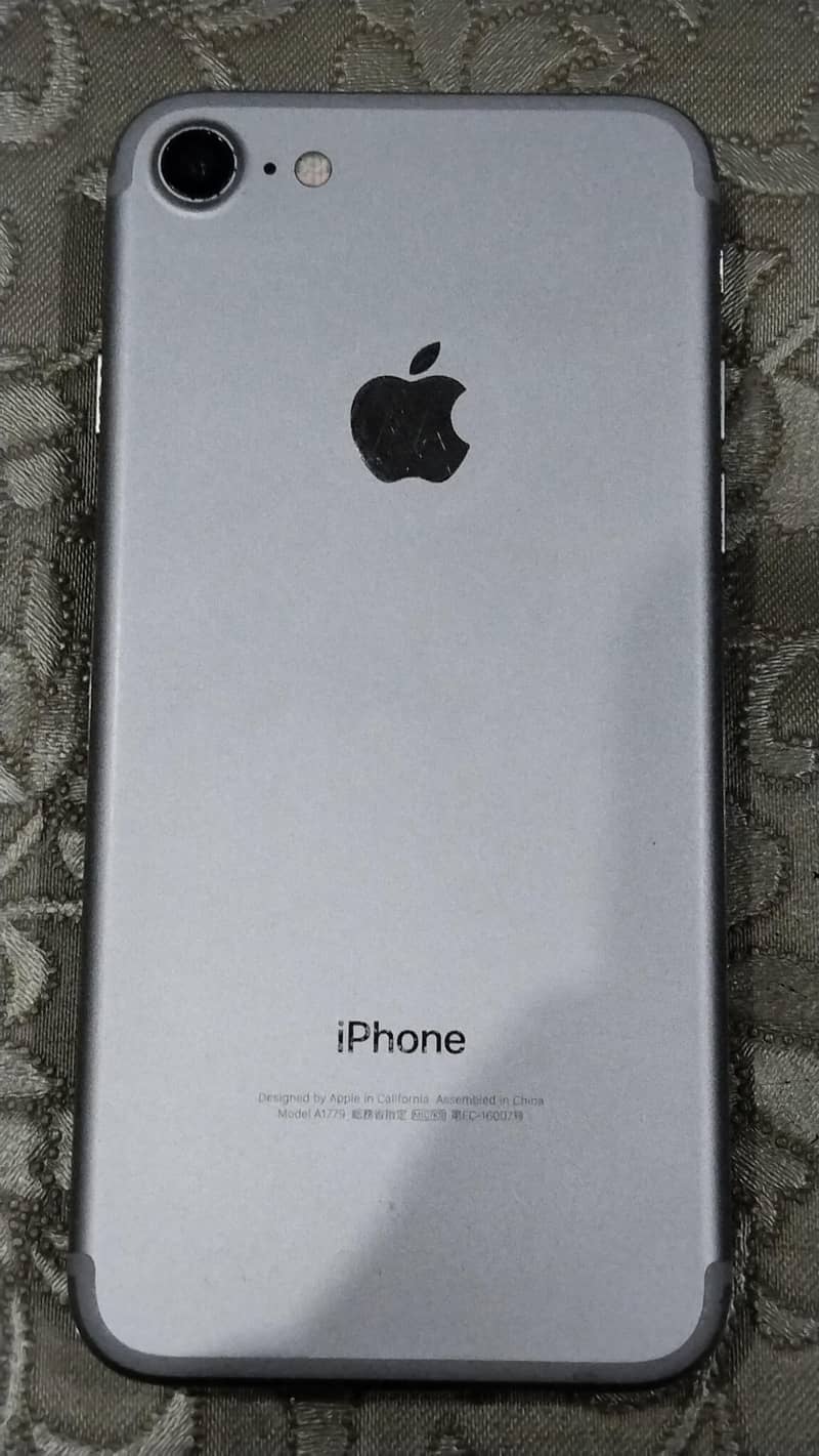 Apple iPhone 7 1