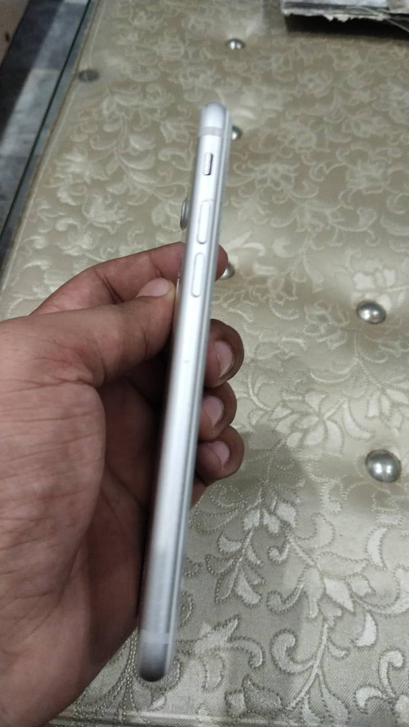 Apple iPhone 7 2