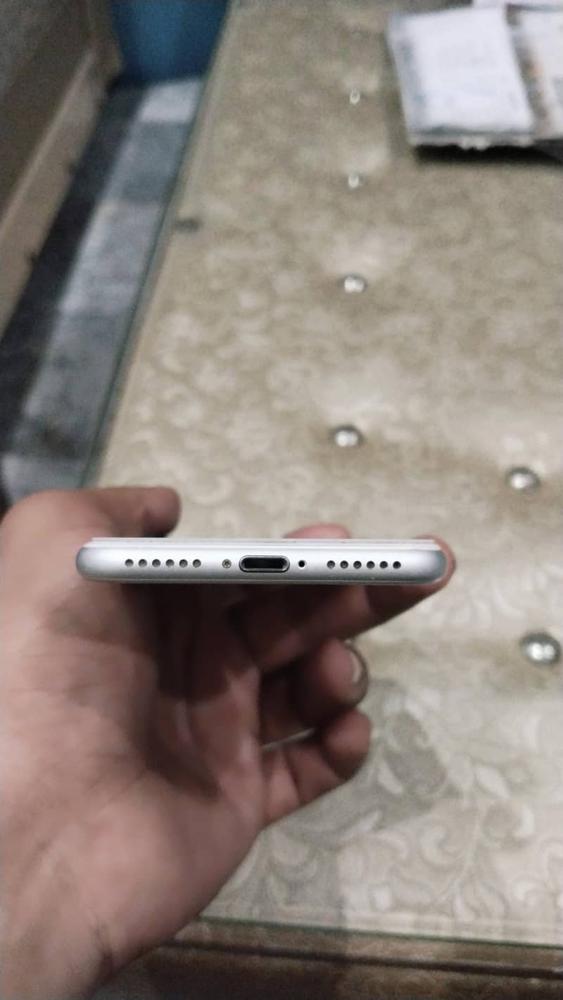 Apple iPhone 7 3