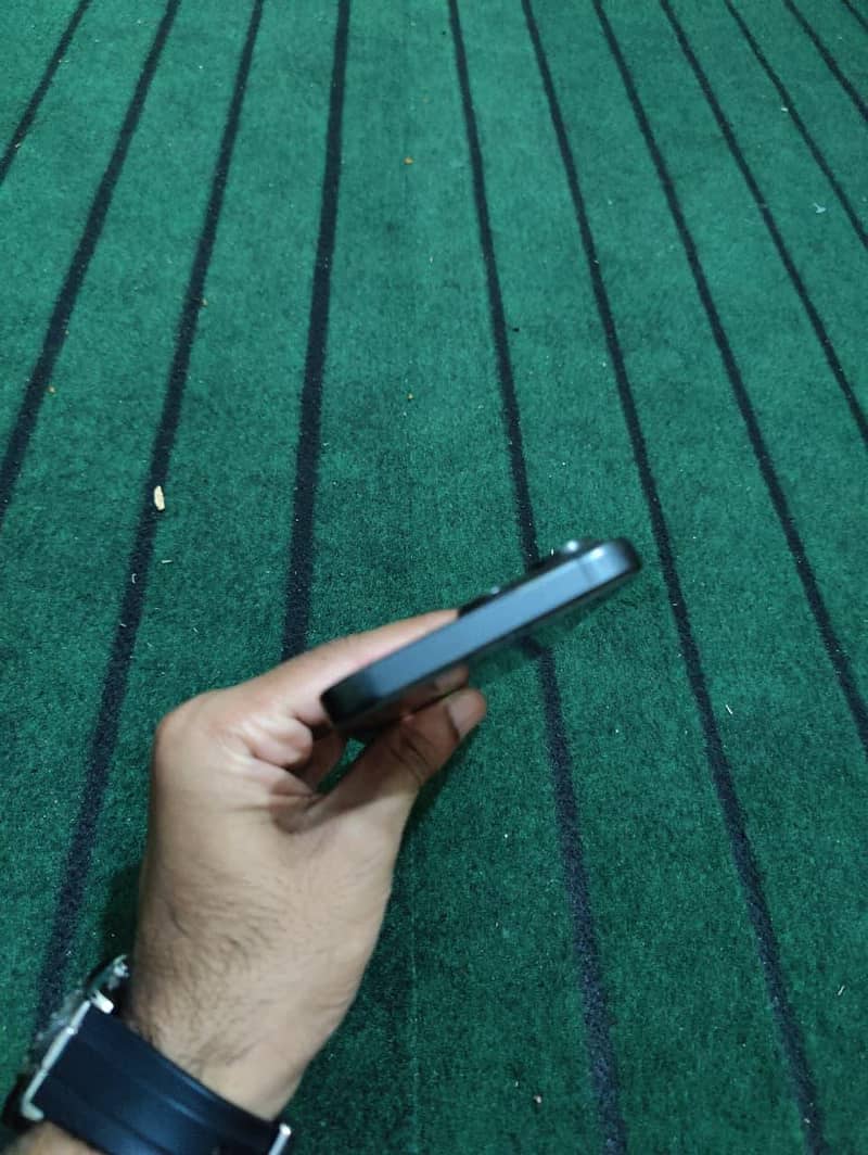 Apple iPhone 15 Pro Max 2