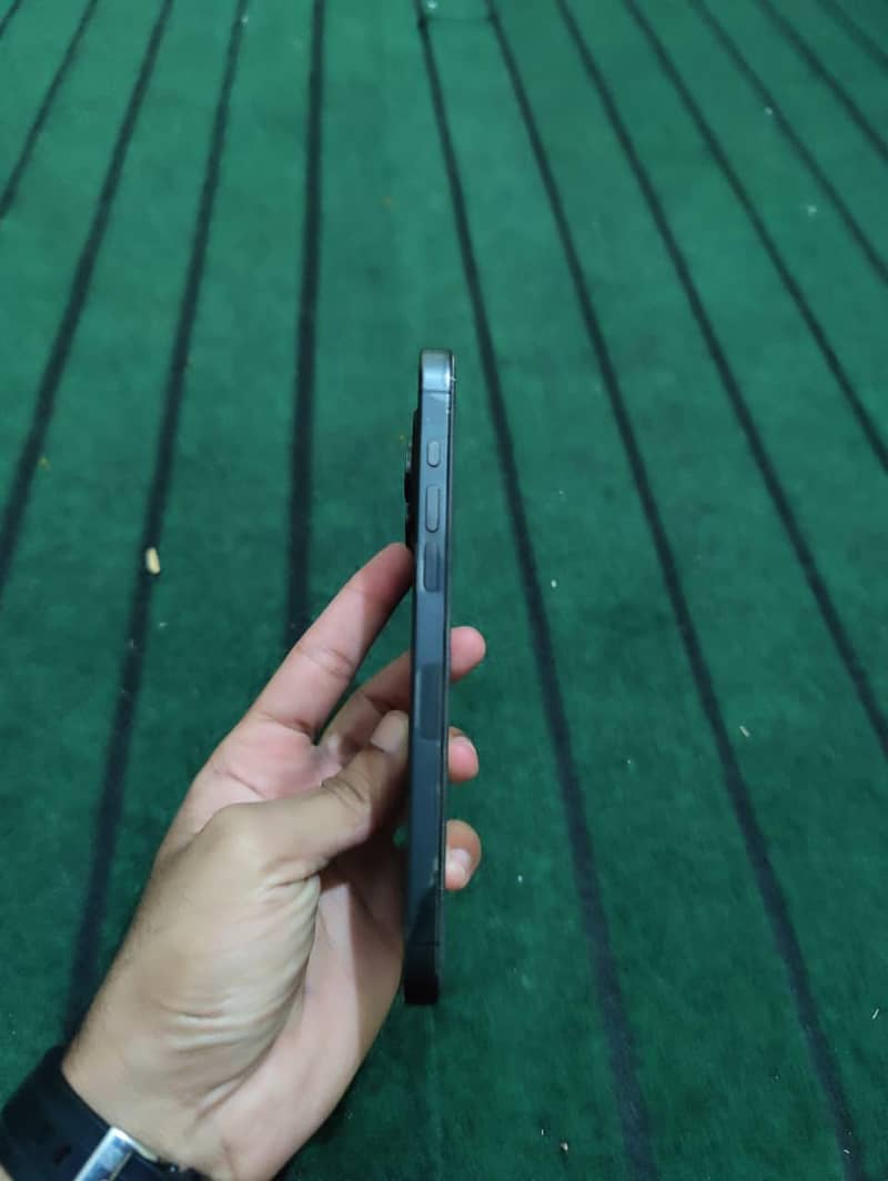 Apple iPhone 15 Pro Max 4