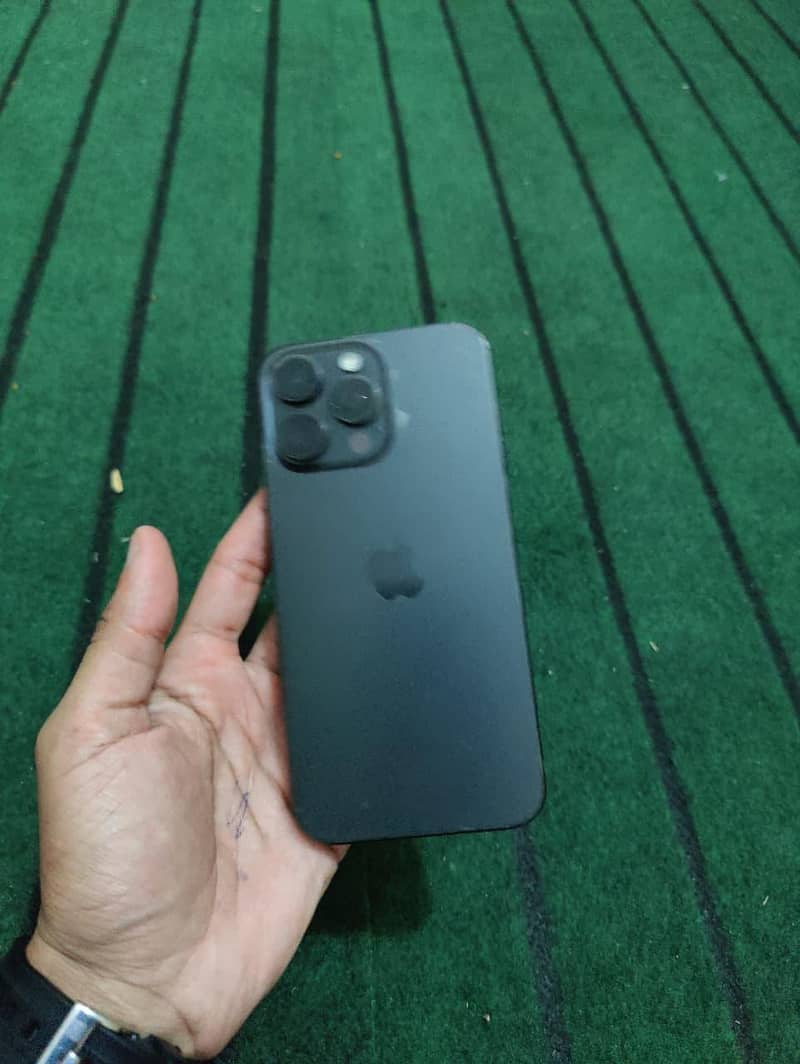 Apple iPhone 15 Pro Max 6