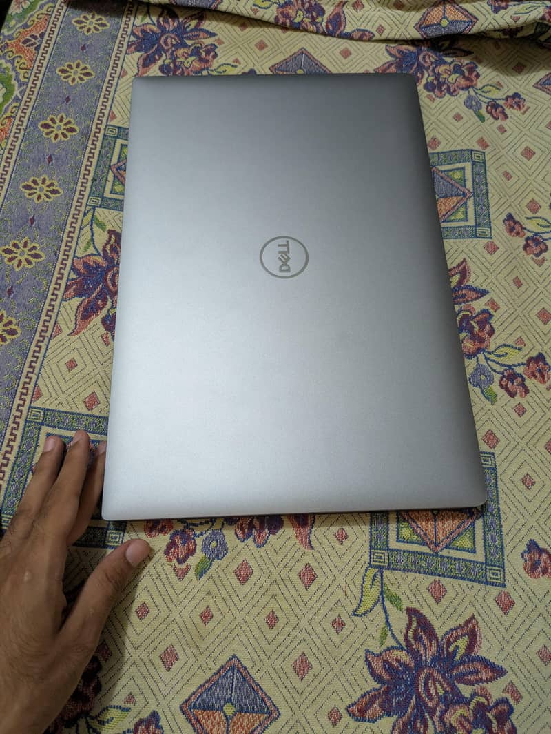 Dell precision 5540 1
