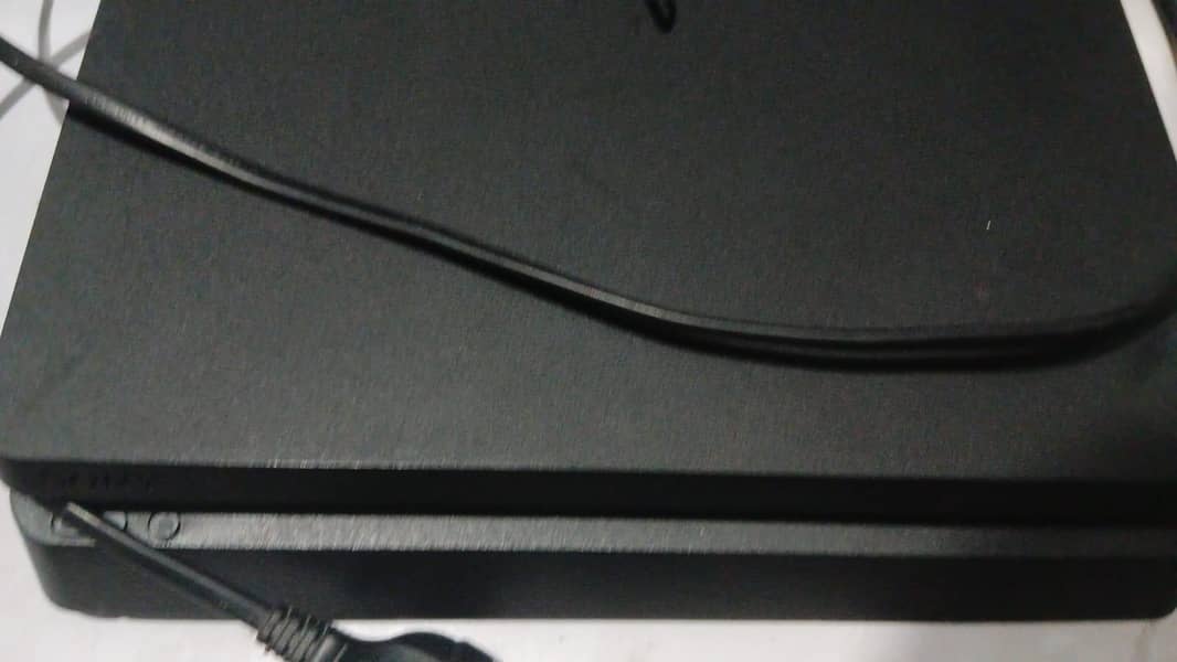 ps4 slim 1
