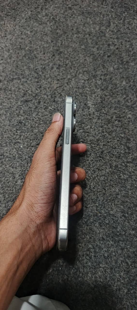 Apple iPhone 15 Pro Max 0