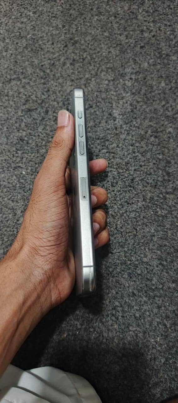 Apple iPhone 15 Pro Max 3