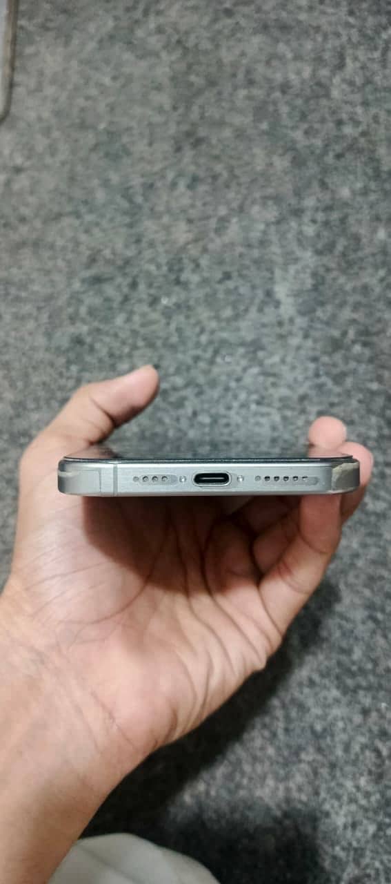 Apple iPhone 15 Pro Max 6