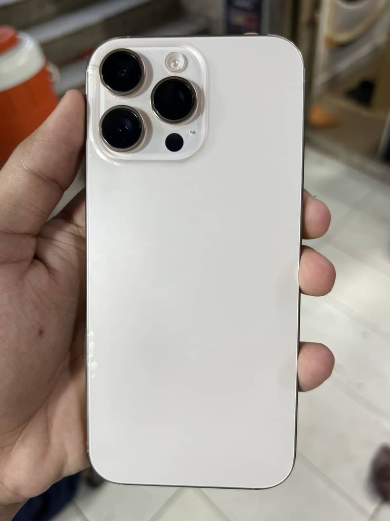 Apple iPhone 16 Pro Max 03703776308 0