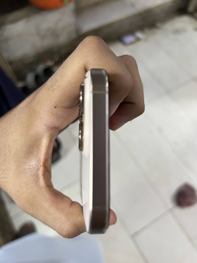 Apple iPhone 16 Pro Max 03703776308 3